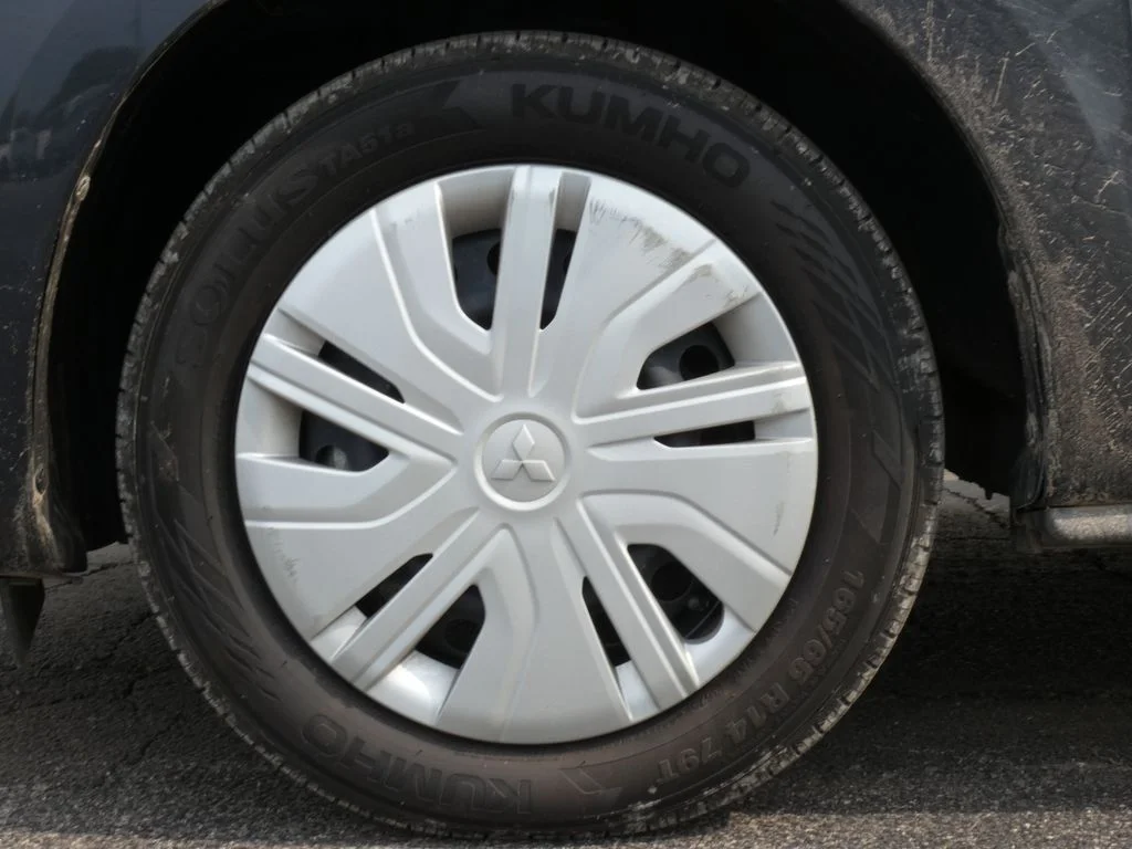 Used 2024 Gray Mitsubishi  image 29