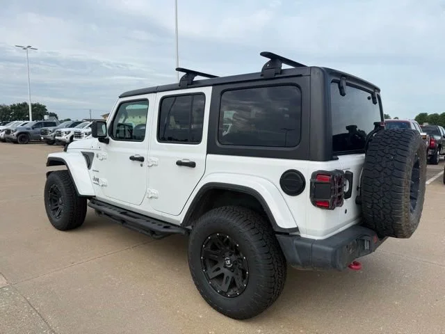 Used 2018 White Jeep Sahara image 5
