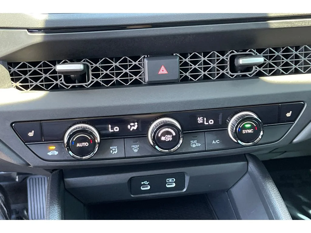 Certified Used 2025 Crystal Black Pearl Honda SE image 27