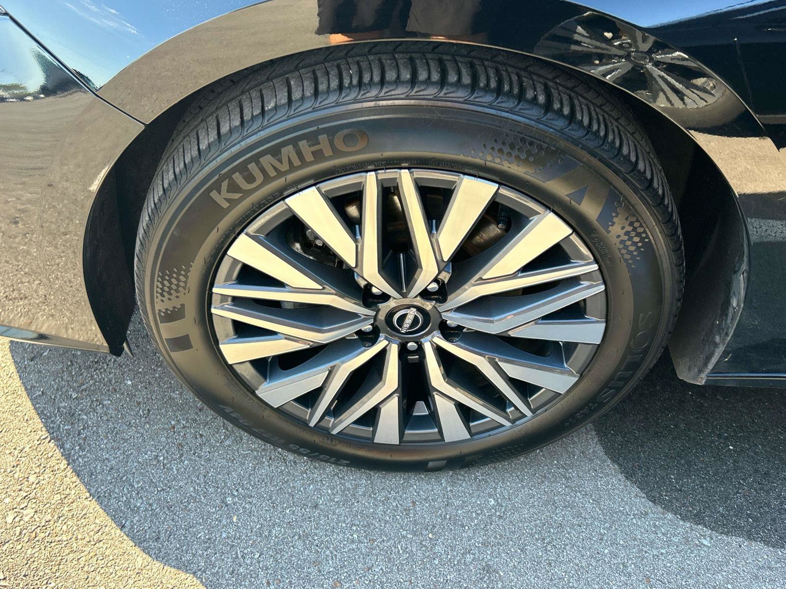Used 2025 Super Black Nissan SV image 9