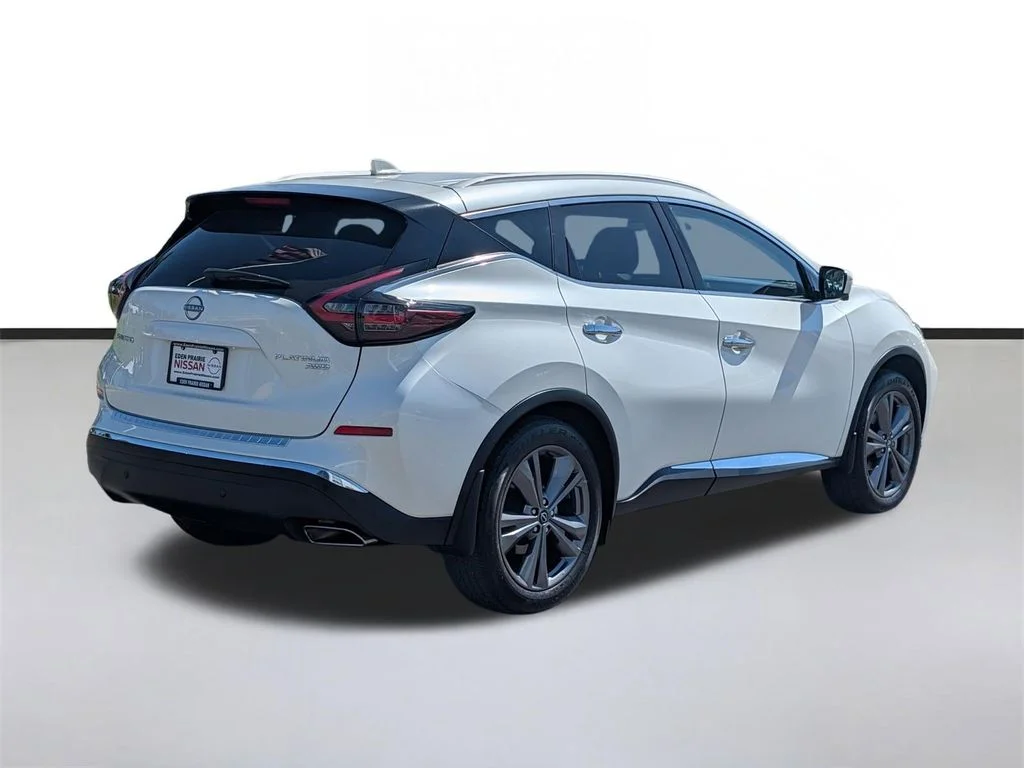 Used 2023 White Nissan Platinum image 4