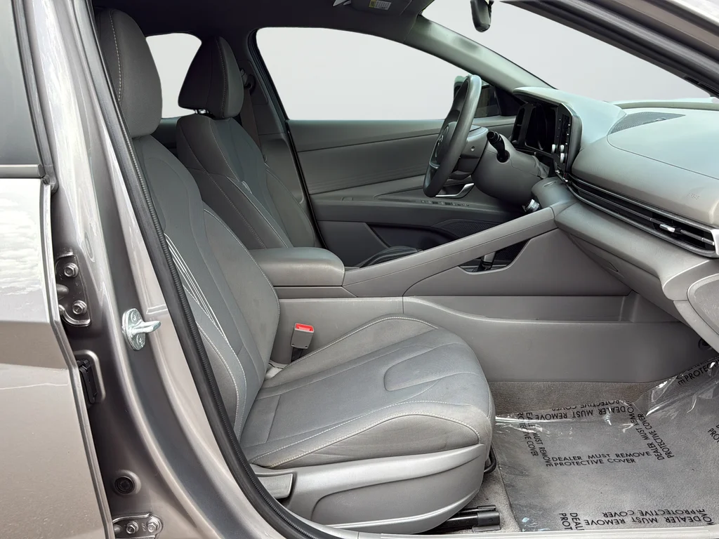Used 2023 Silver Hyundai SEL image 23