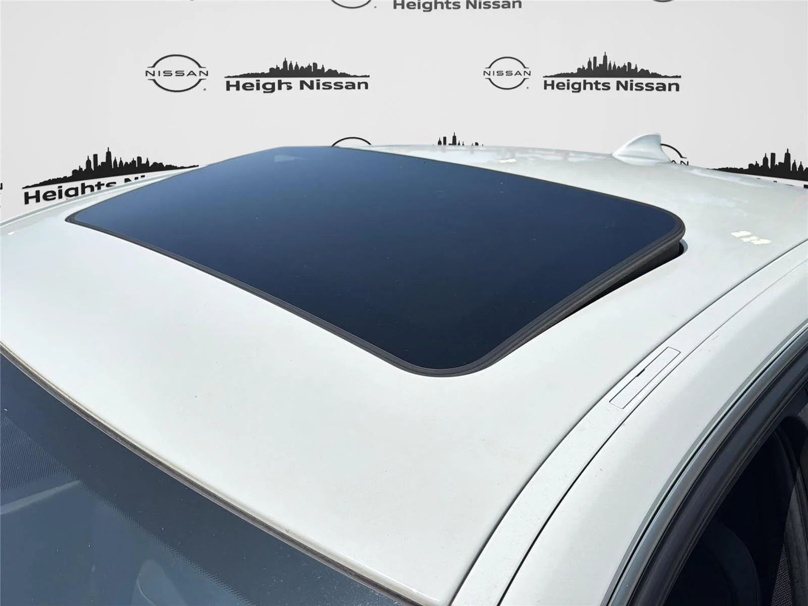 Used 2018 Alpine White BMW 328d image 37