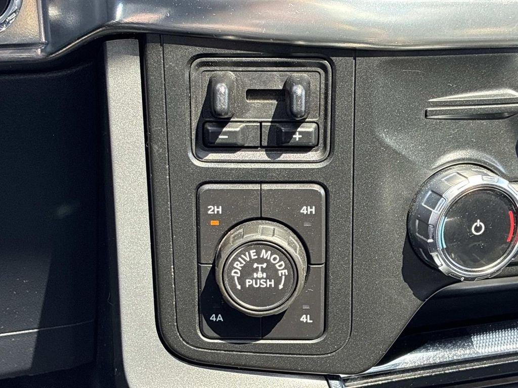 Used 2022 White Ford Lariat image 32
