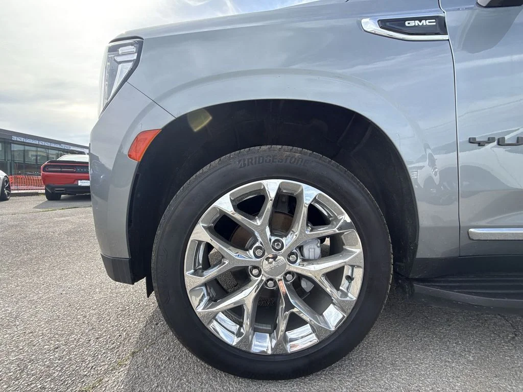 Used 2023 Silver GMC SLT image 10