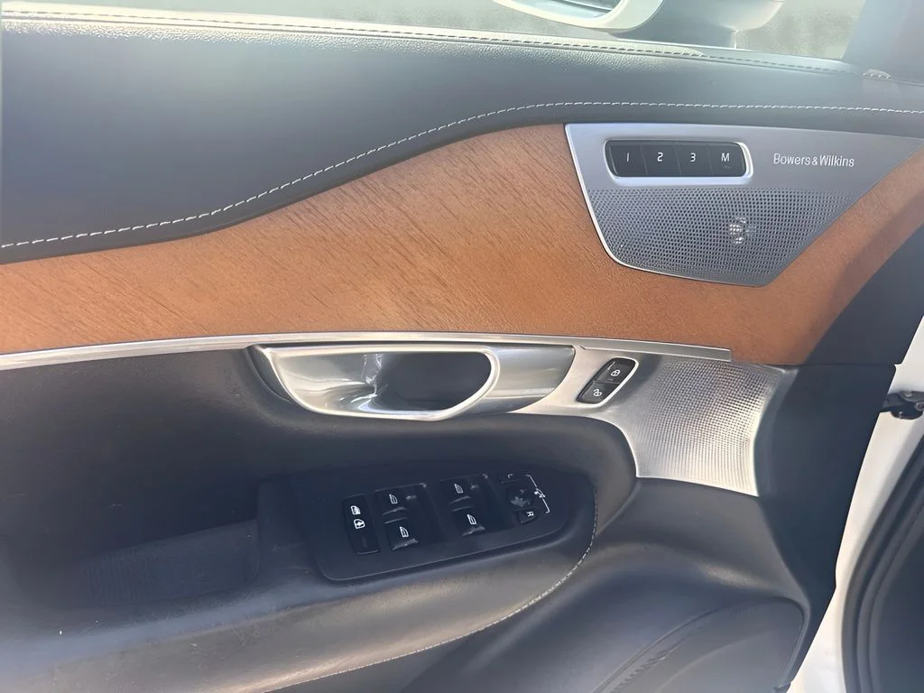 Used 2017 White Volvo T6 Inscription image 25
