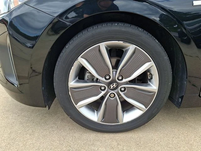 Used 2018 Black Hyundai Limited image 28