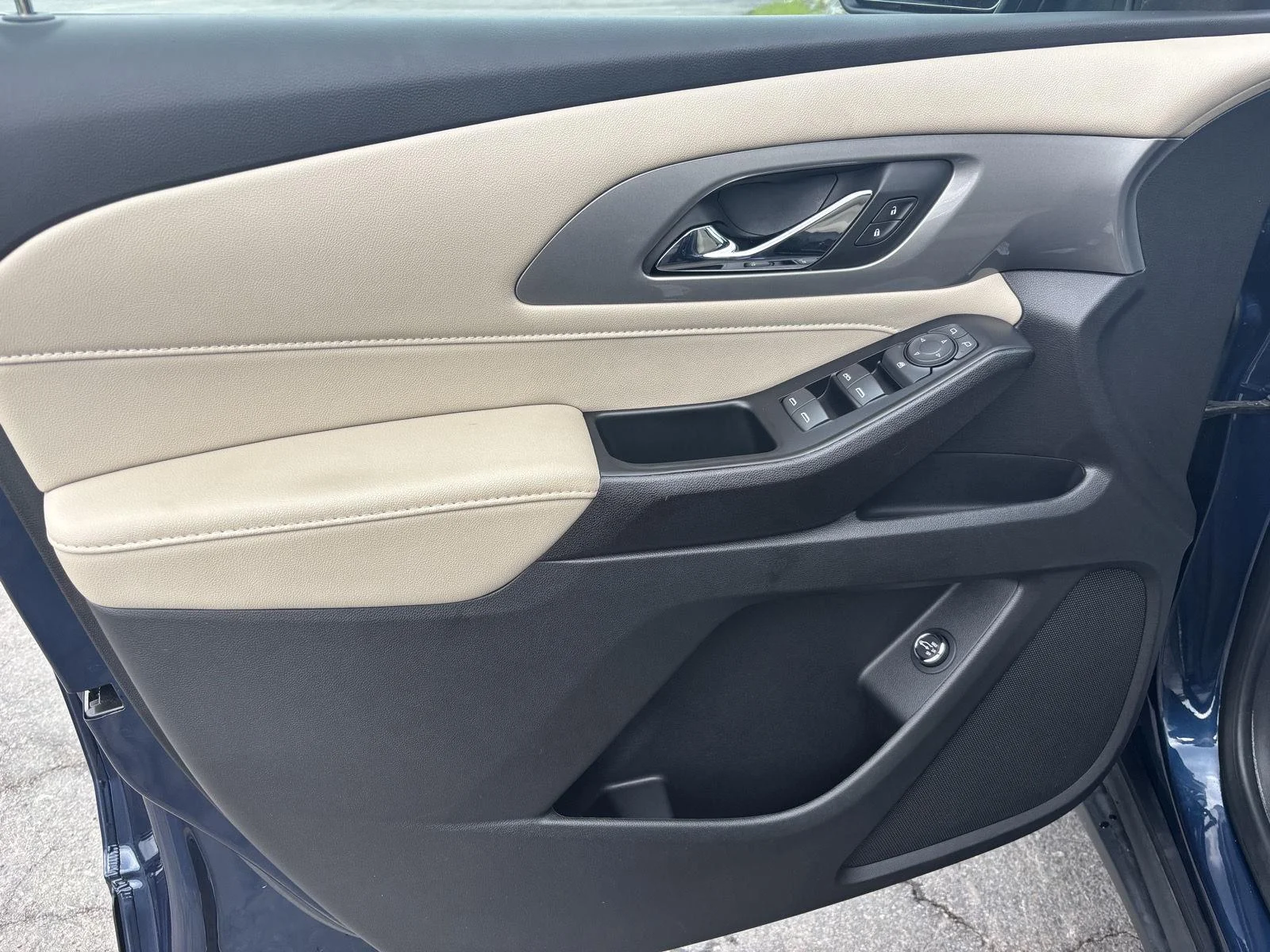 Used 2023 Northsky Blue Metallic Chevrolet LT Cloth image 14