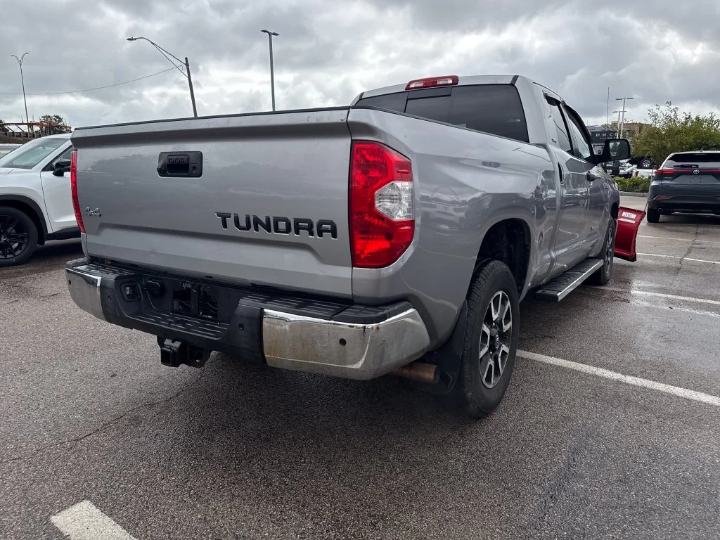 Used 2015 Silver Toyota SR5 image 7