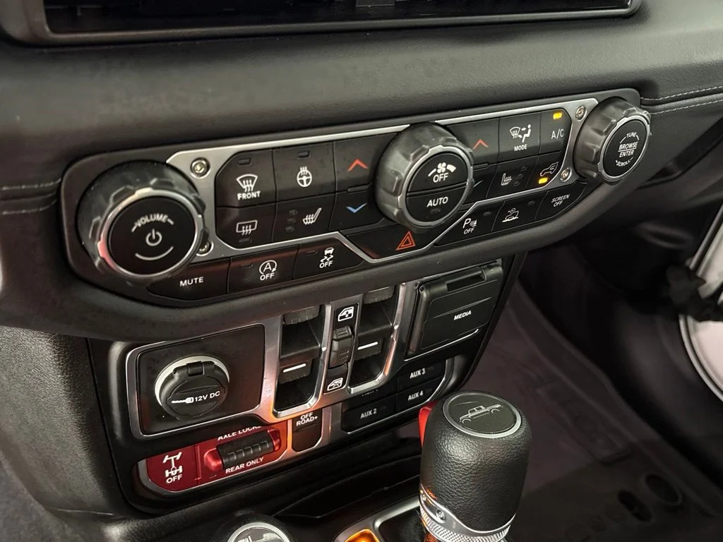 Used 2025 White Jeep Mojave image 41