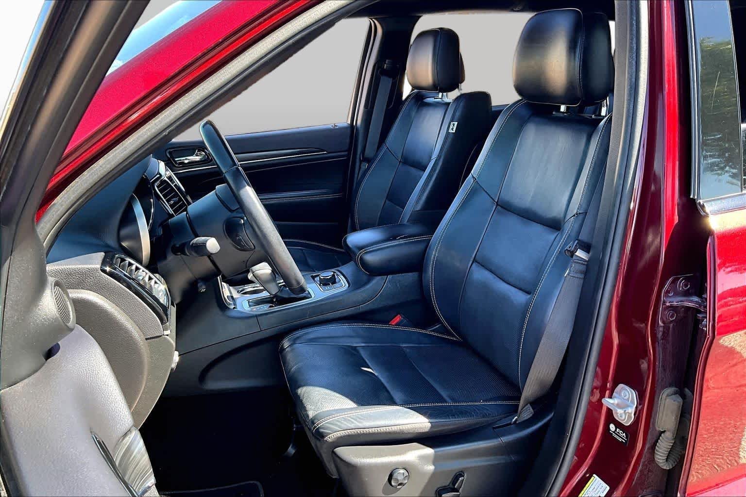 Used 2021 Velvet Red Pearlcoat Jeep 80th Anniversary image 9