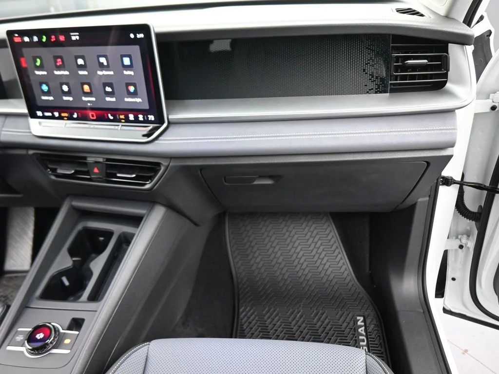 2026 Volkswagen Tiguan SE - Photo 44