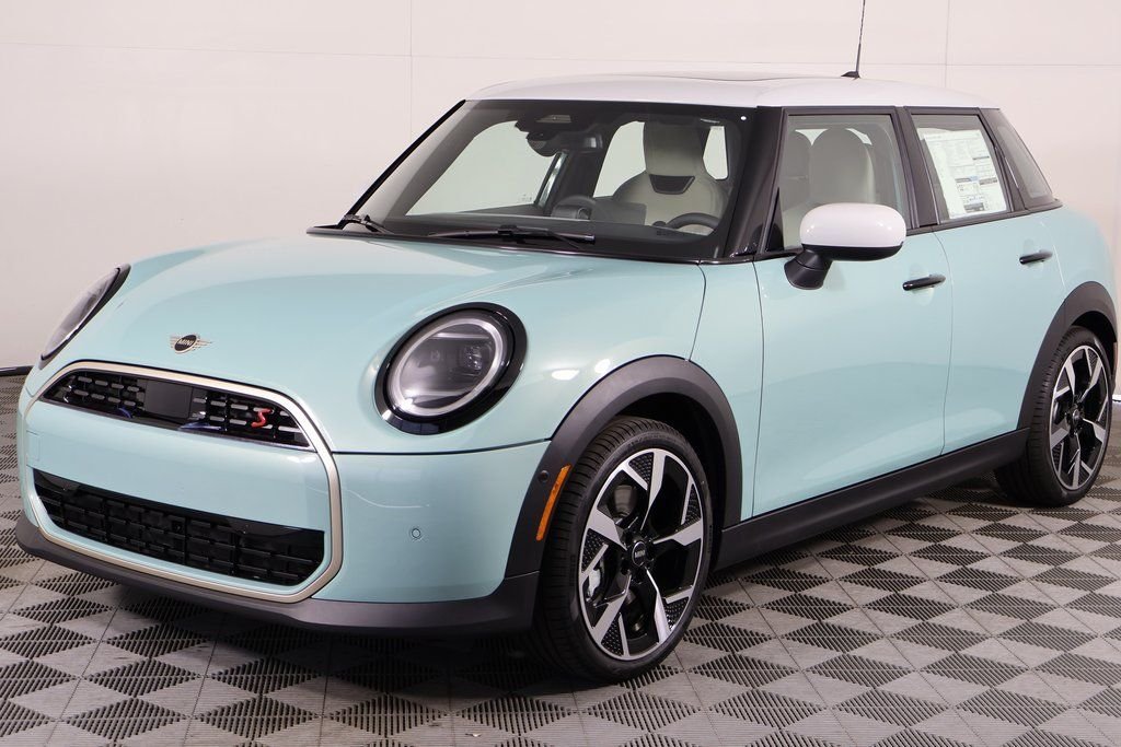 2026 MINI Hardtop Cooper S Signature's photo