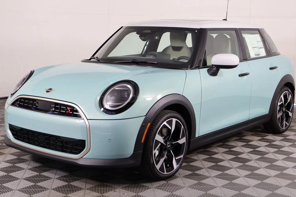 2026 MINI Hardtop Cooper S Signature's photo