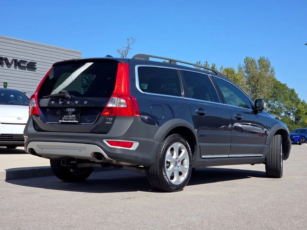 Used 2011 Caspian Blue Metallic Volvo 3.0T image 24