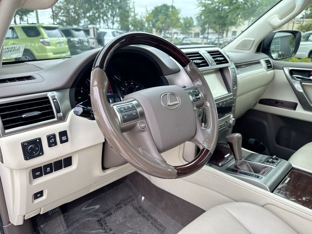 Used 2018  Lexus 460 image 20