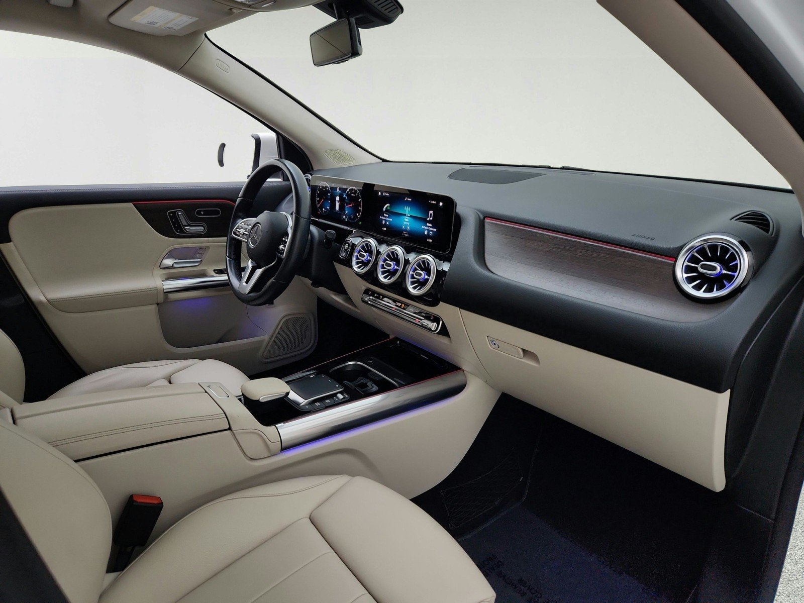 Used 2021 Polar White Mercedes-Benz GLA 250 image 28