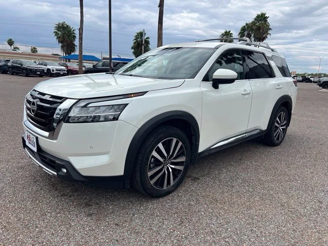 Used 2023 White Nissan Platinum image 3