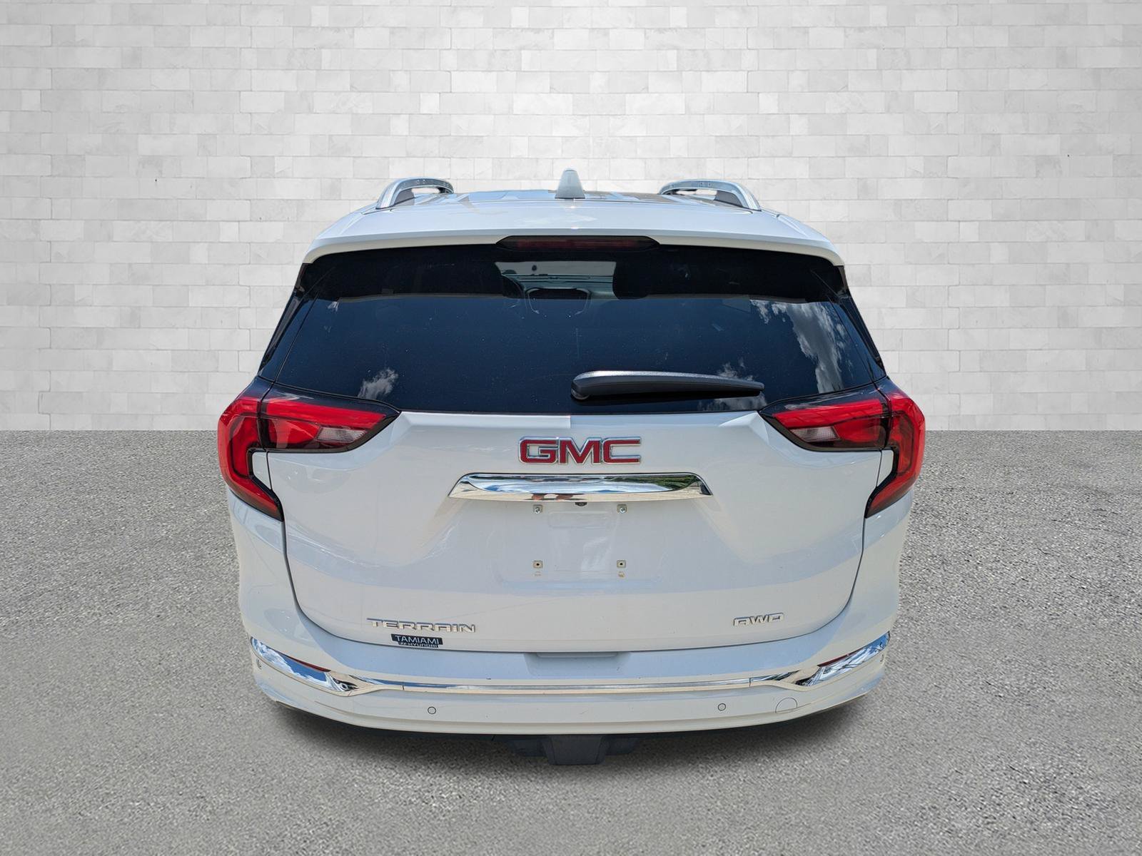 Used 2018 Summit White GMC DENALI image 3