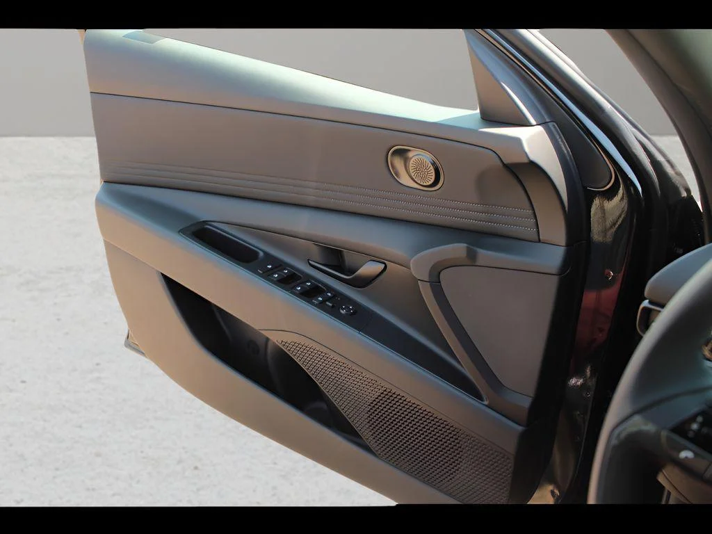 2025 Hyundai Elantra SEL - Photo 16