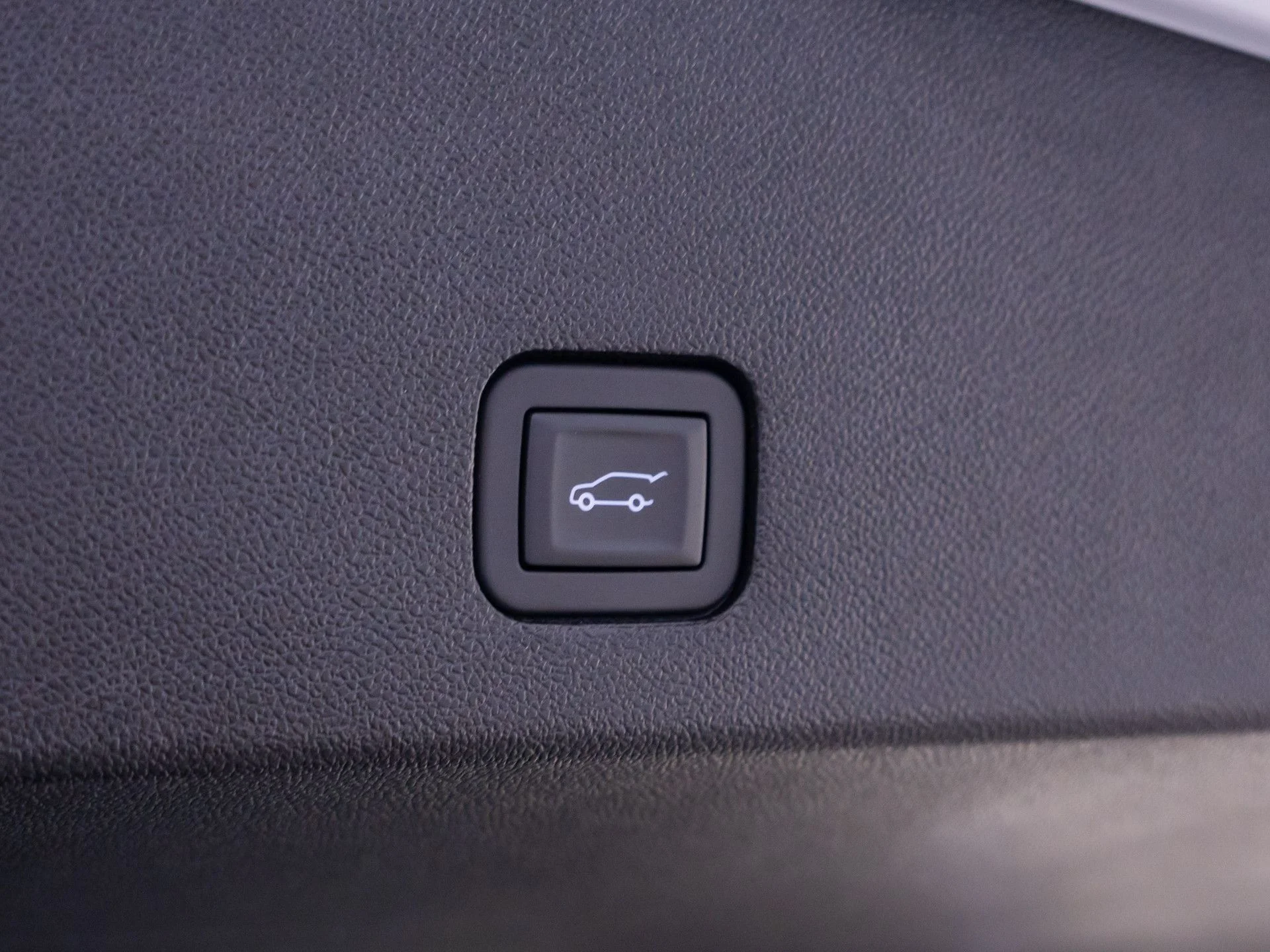 Used 2025 White Cadillac Premium Luxury image 32