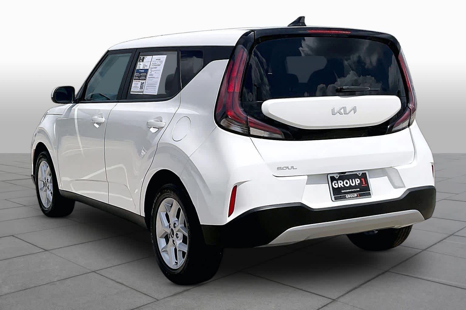 Used 2023 Snow White Pearl Kia LX image 12