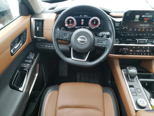 Used 2022 Gray Nissan Platinum image 17