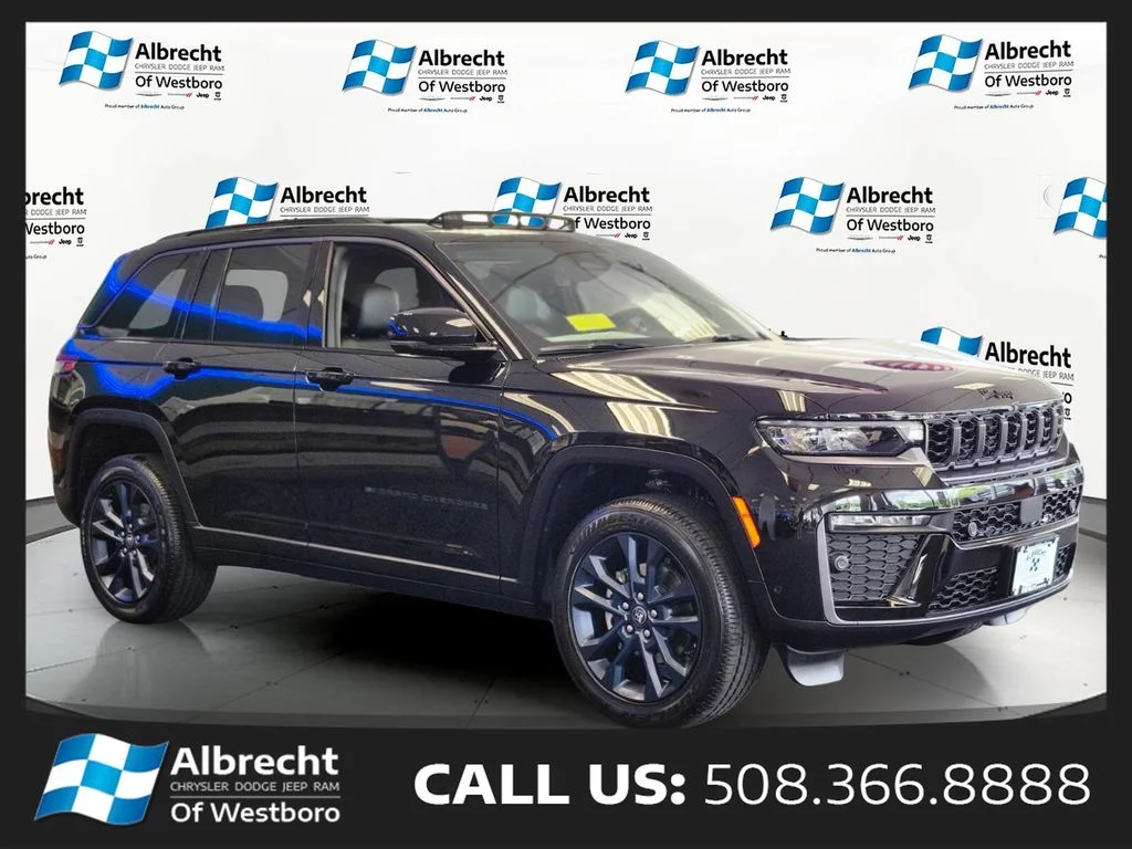 New 2026 Diamond Black Crystal Pearl-Coat Exterior Paint Jeep  image 5
