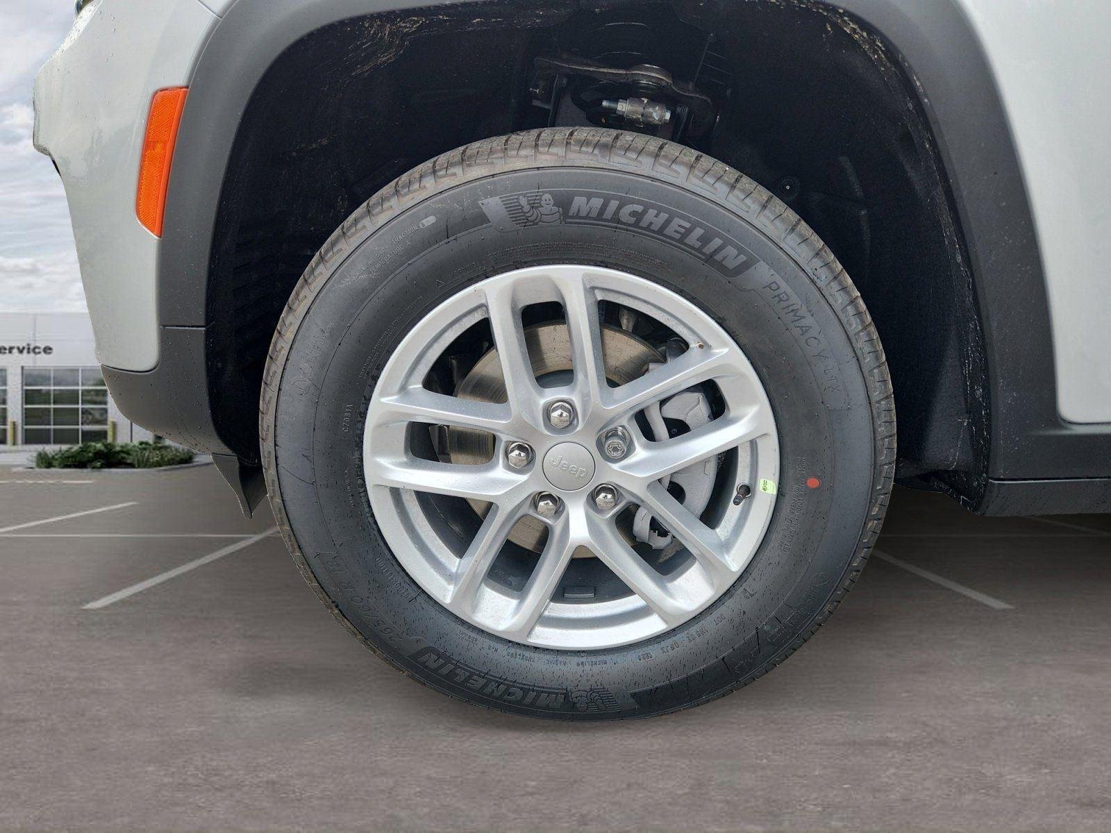 New 2026 Silver Zynith Exterior Paint Jeep Laredo image 10