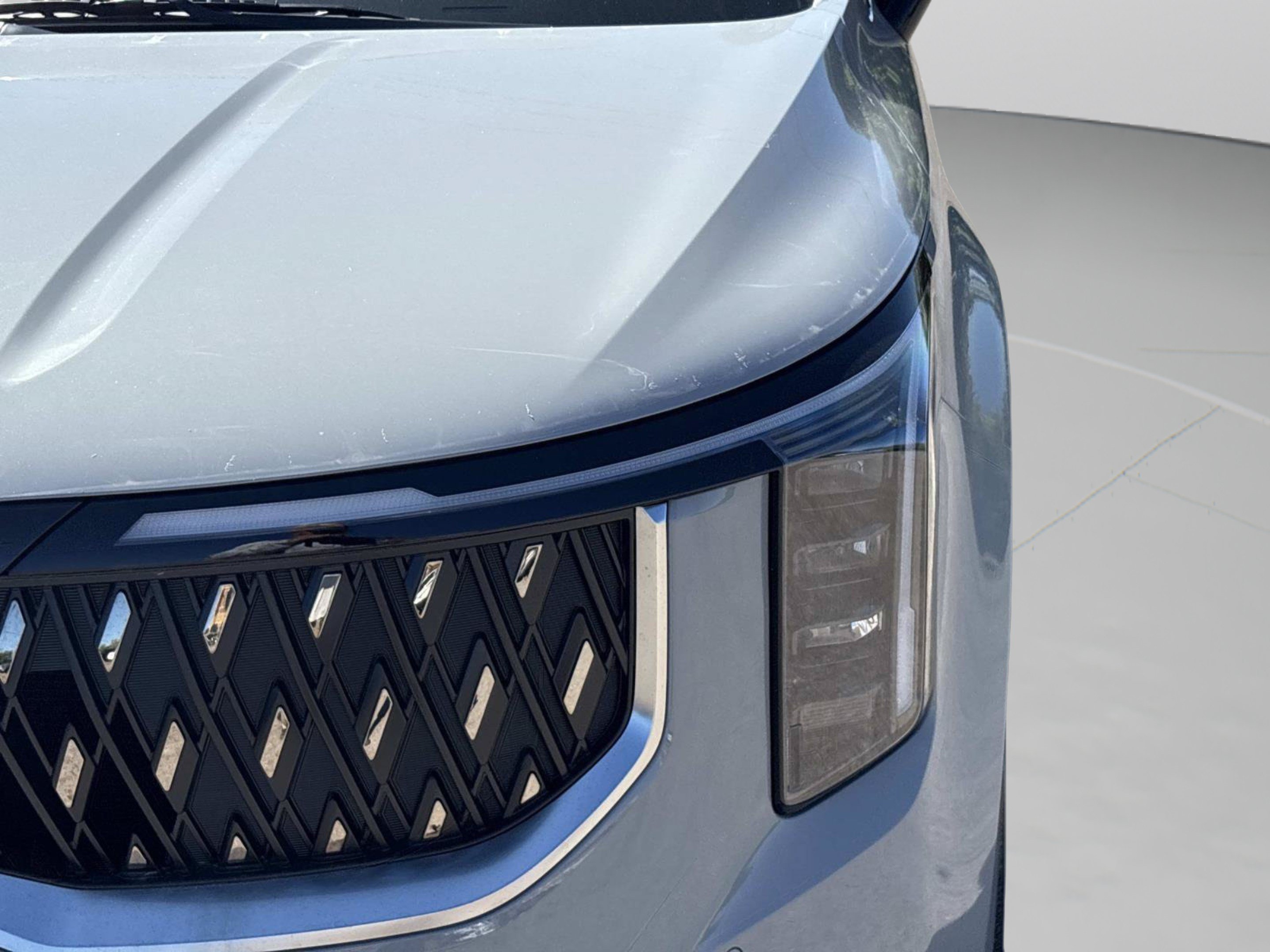 New 2027 Ceramic Silver Kia LXS image 31