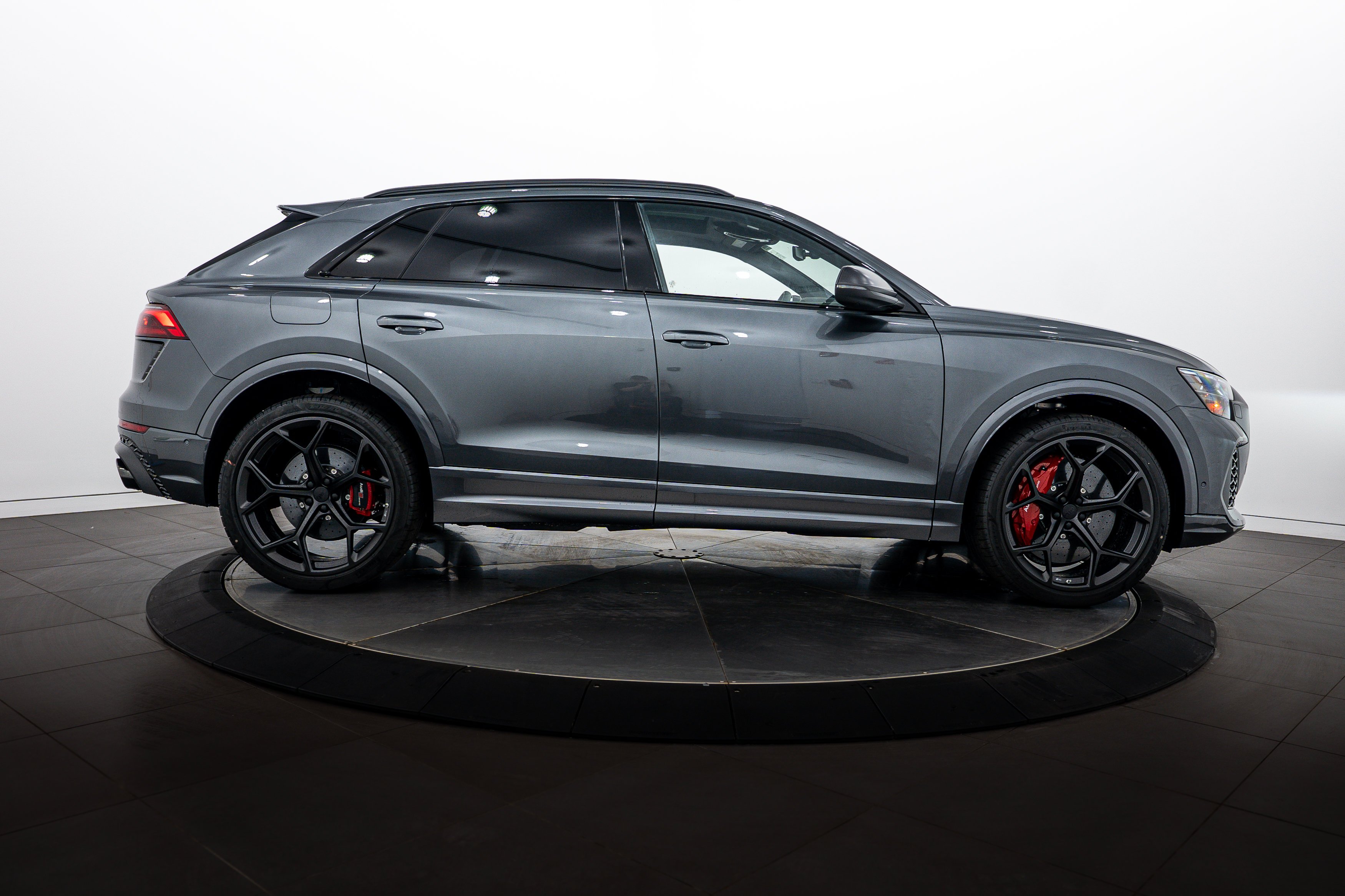 New 2026 DAYTONA GRAY Audi performance image 3