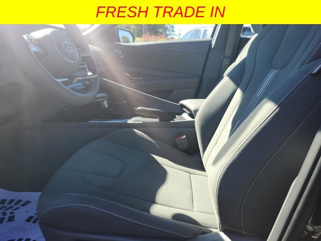 Used 2023 Black Hyundai SEL image 10