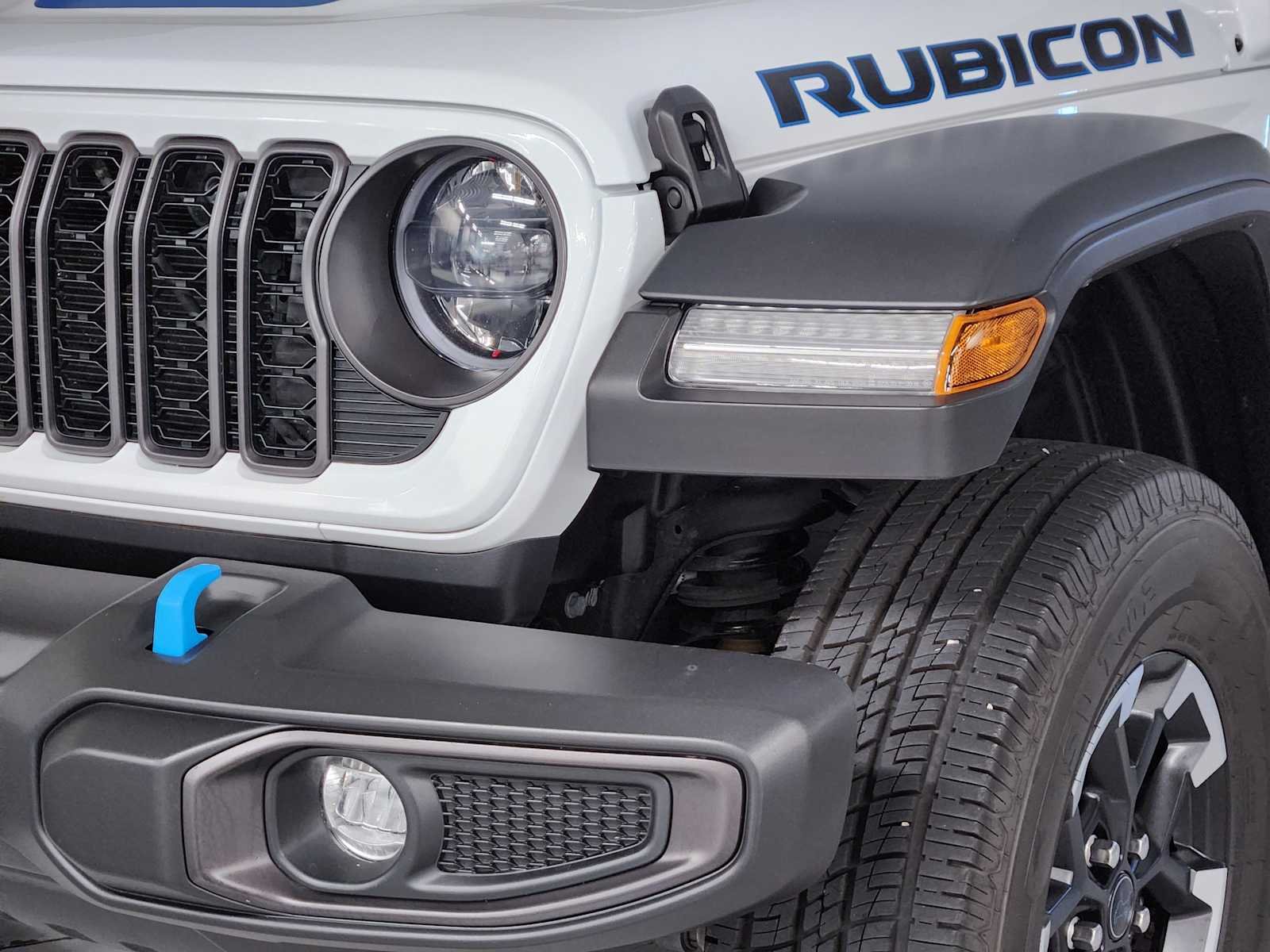 Used 2024 Bright White Clearcoat Jeep Rubicon image 12