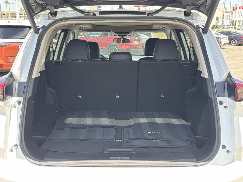 New 2026 Everest White Pearl Tricoat Nissan Dark Armor image 26