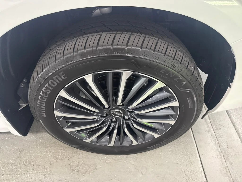 New 2026 Everest White TriCoat Nissan Platinum Reserve image 4