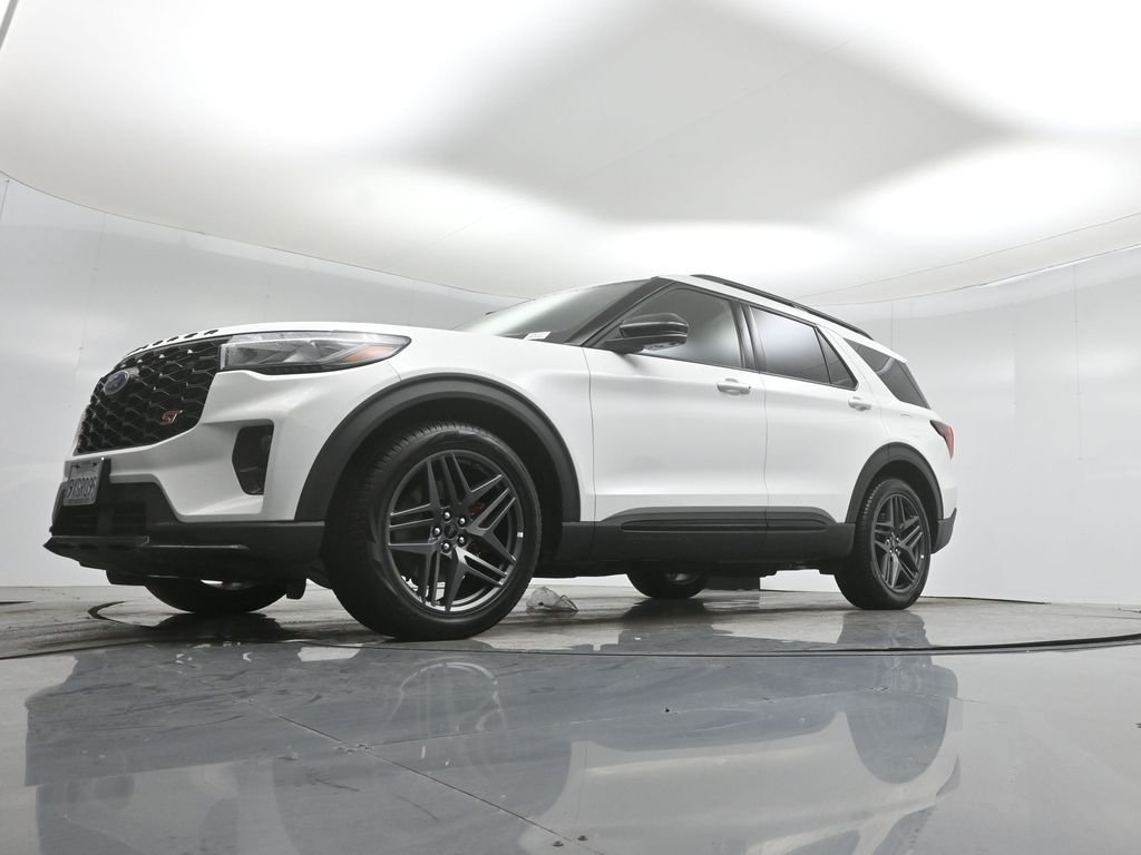 New 2026 Star White Metallic Tri-Coat Ford ST image 46