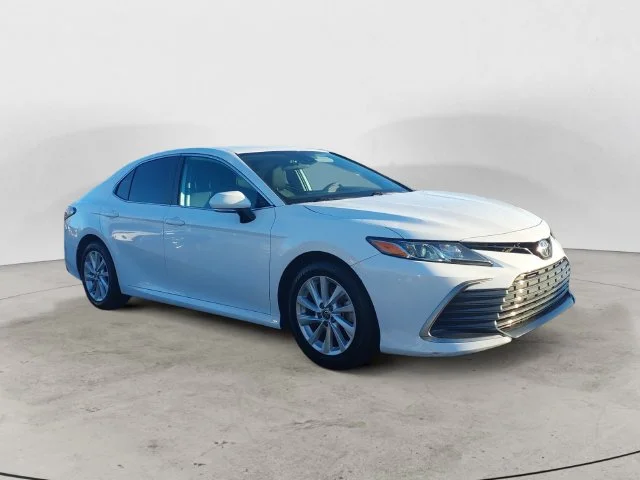 Used 2022 White Toyota LE image 3