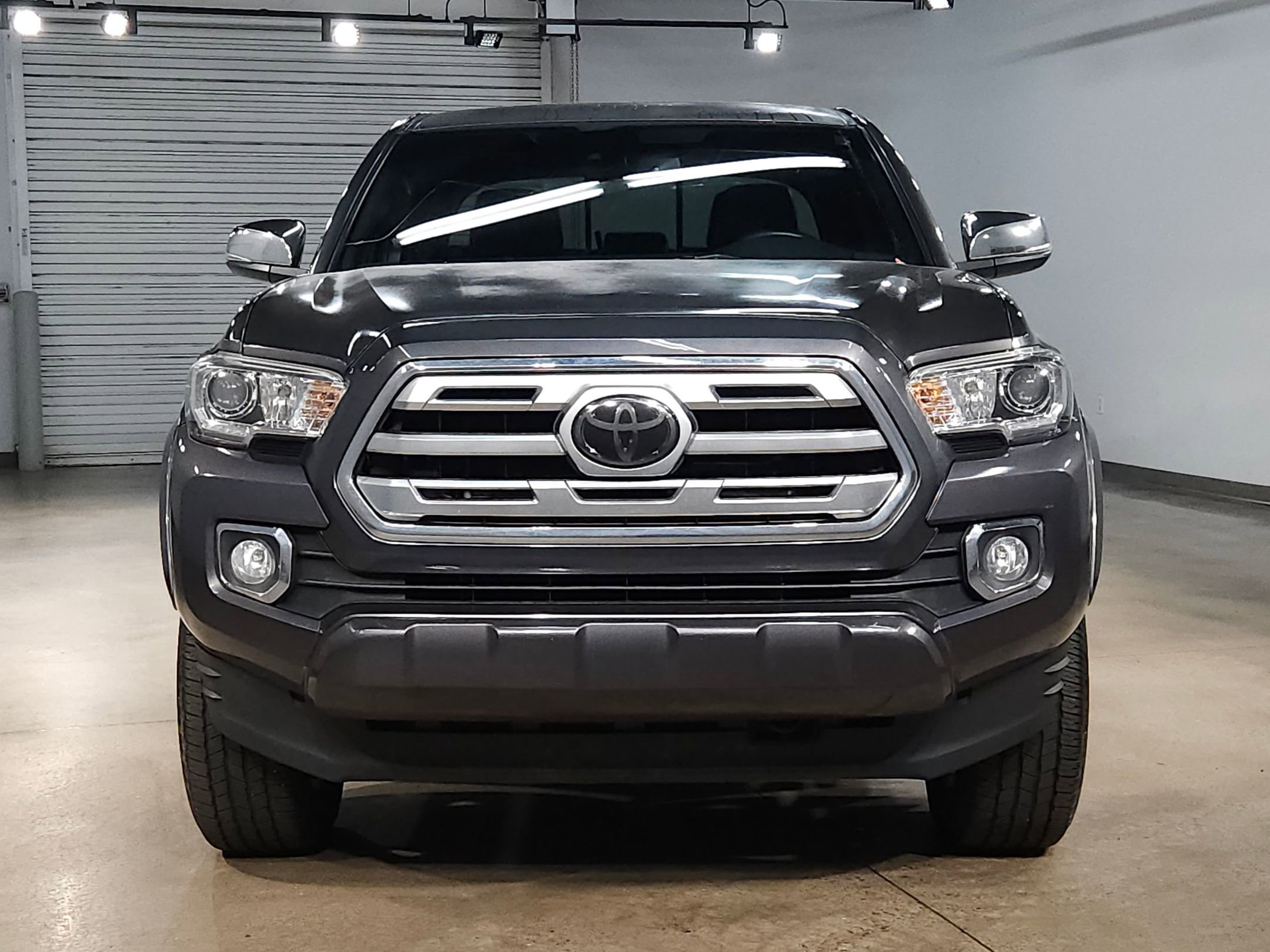 Used 2018 Toyota Tacoma Limited with VIN 3TMGZ5AN8JM131008 for sale in Little Rock