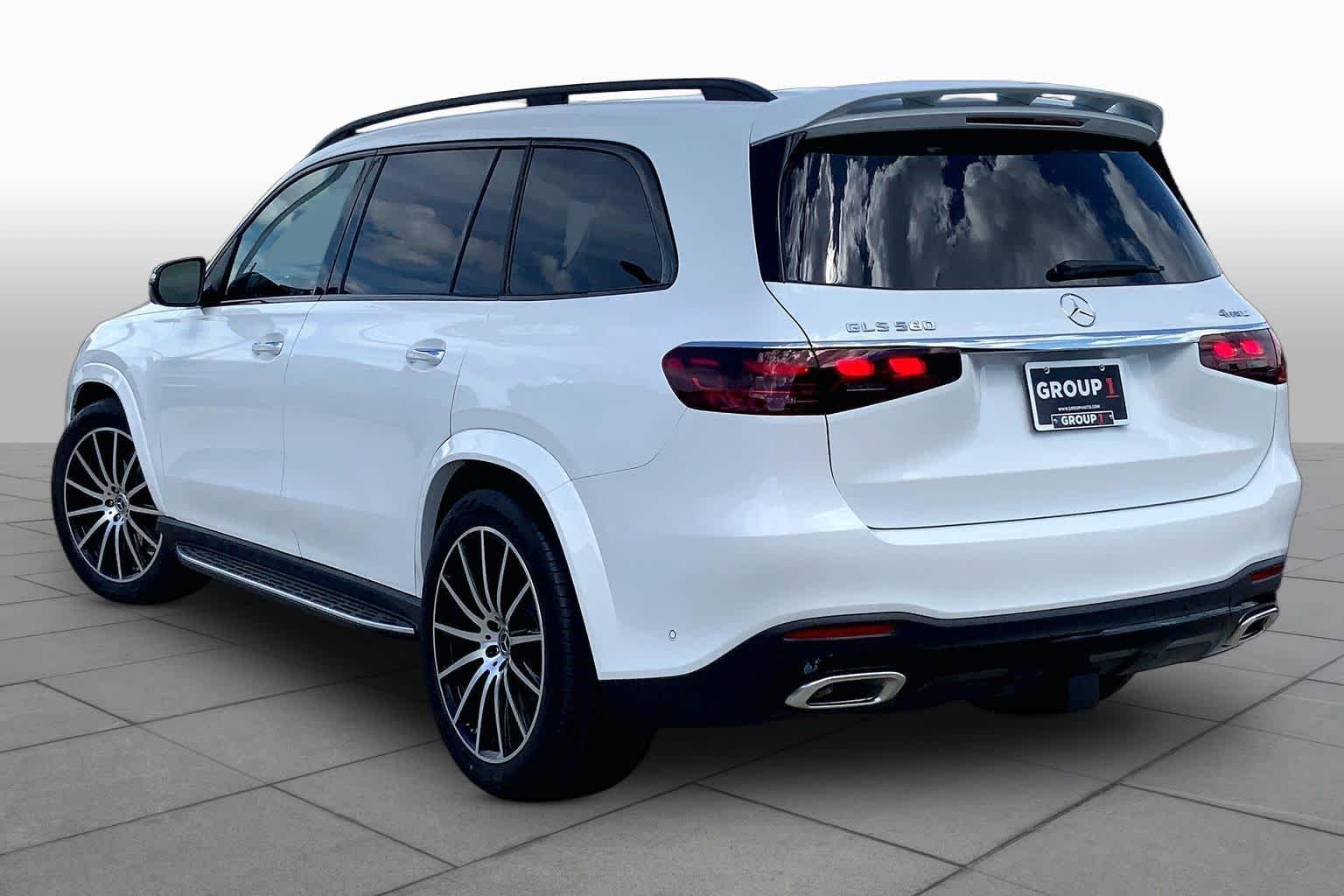 New 2026 MANUFAKTUR Moonlight White Metallic Mercedes-Benz GLS 580 image 12