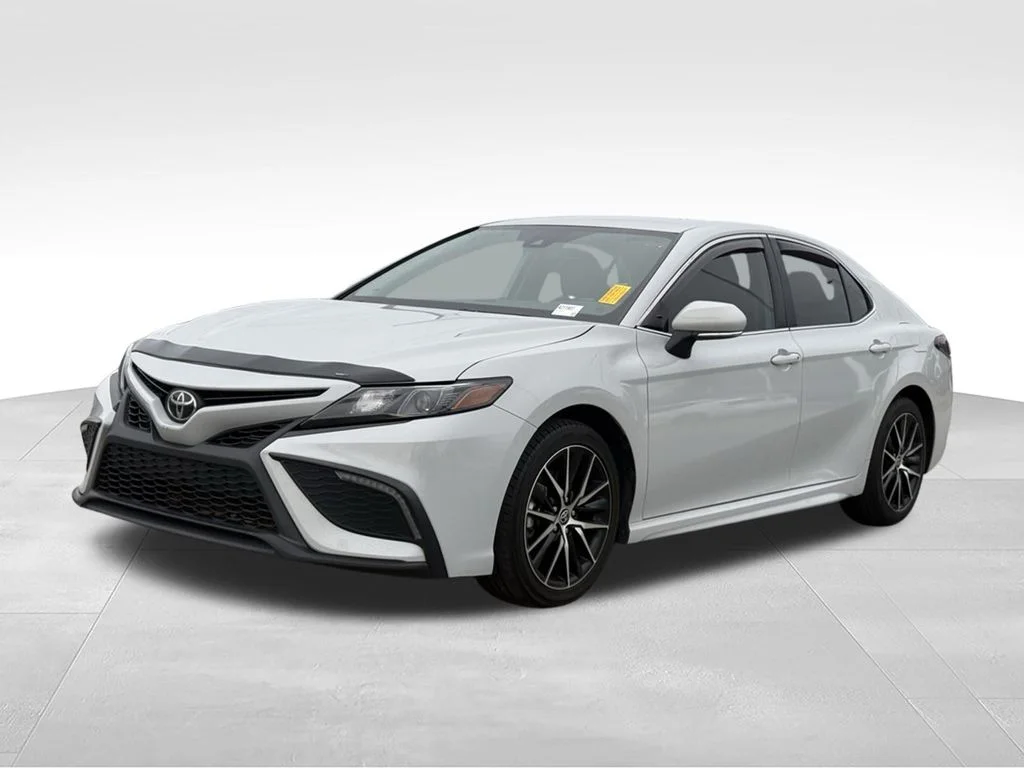2024 Toyota Camry SE's photo