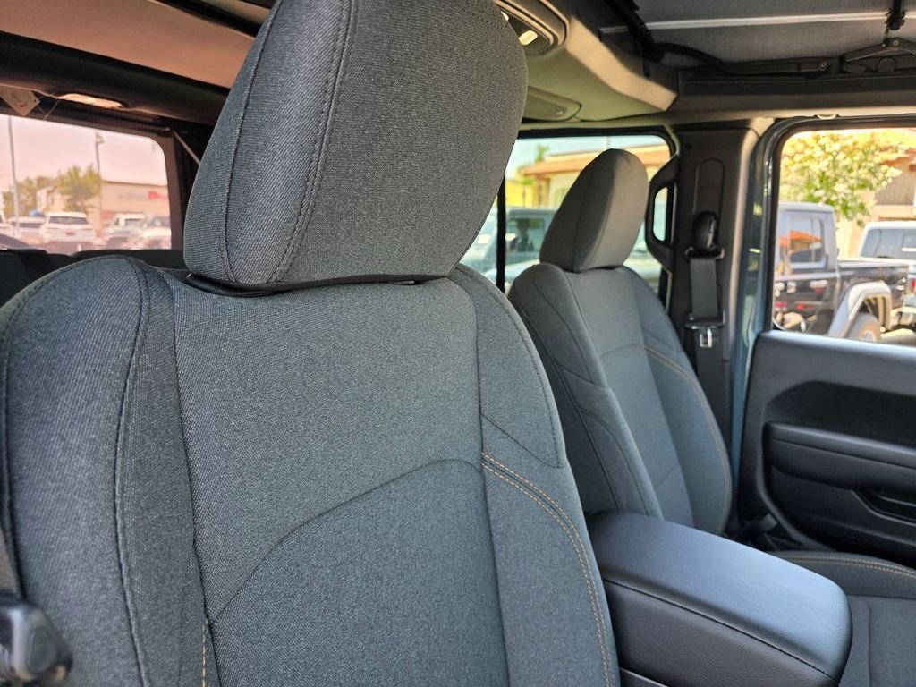 New 2026 Anvil Clear-Coat Exterior Paint Jeep Sport S image 12