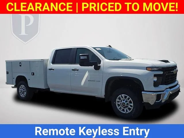 New 2026 Summit White Chevrolet WT image 2