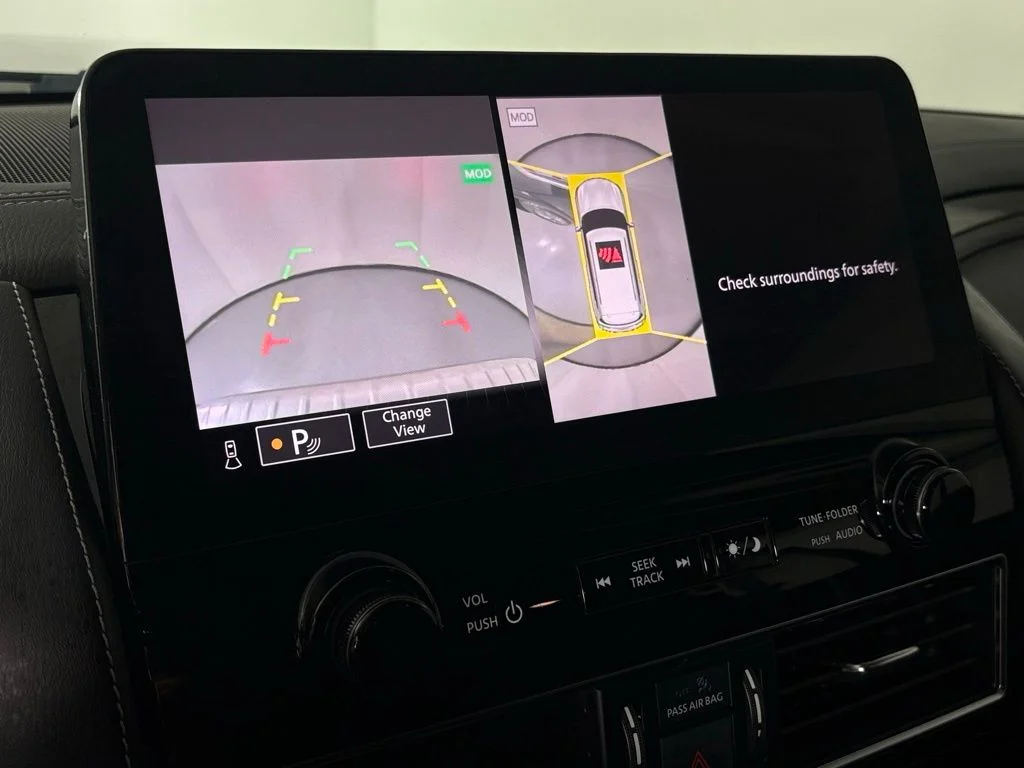 Used 2023 Black INFINITI LUXE image 32