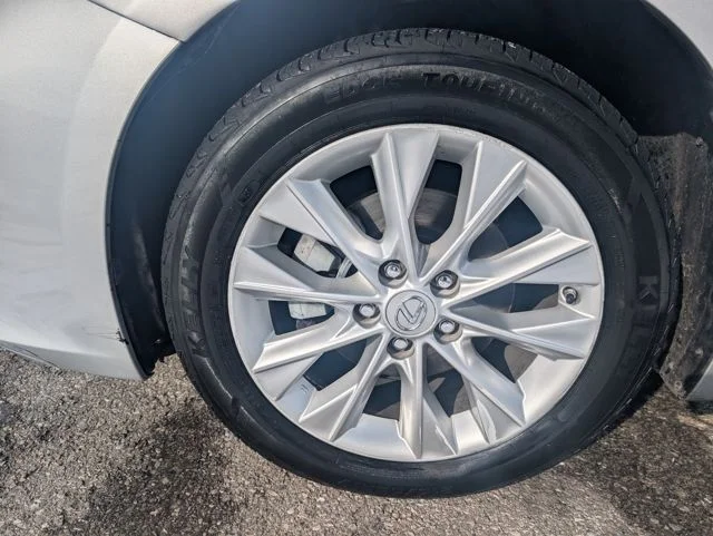 Used 2013 Silver Lexus 300h image 26