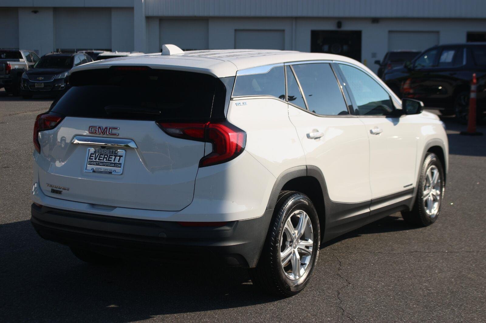Used 2020 SUMMIT WHITE GMC SLE image 6