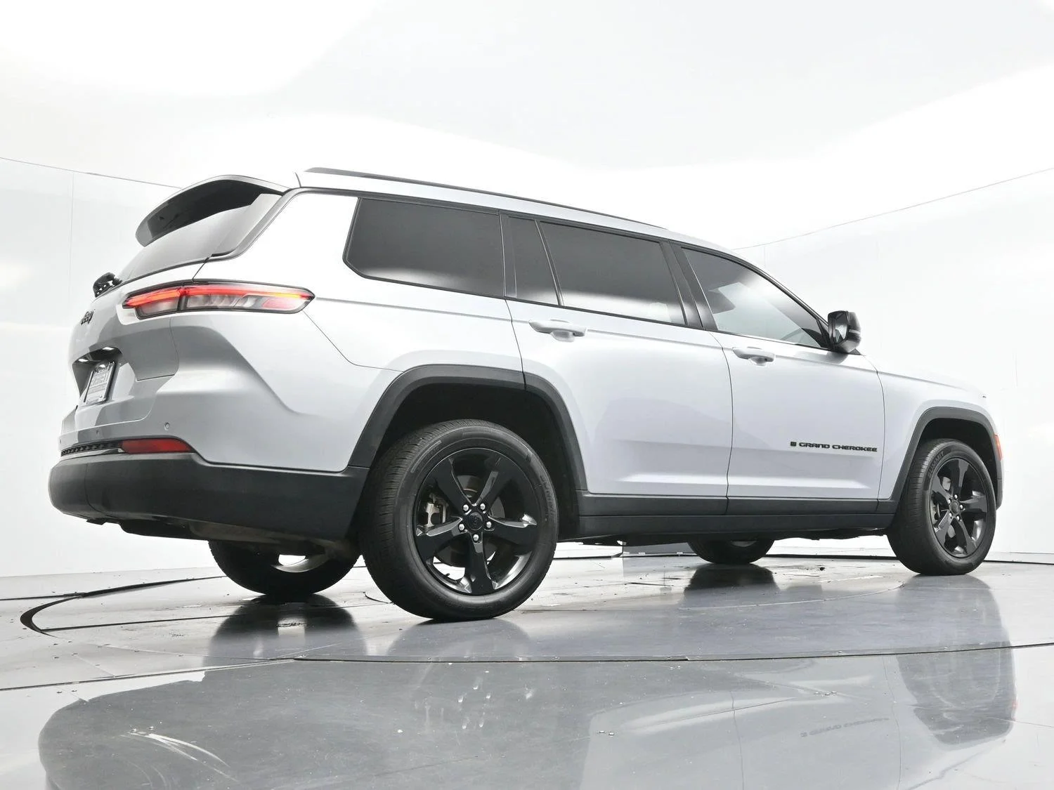 Used 2021 Silver Jeep Altitude image 46