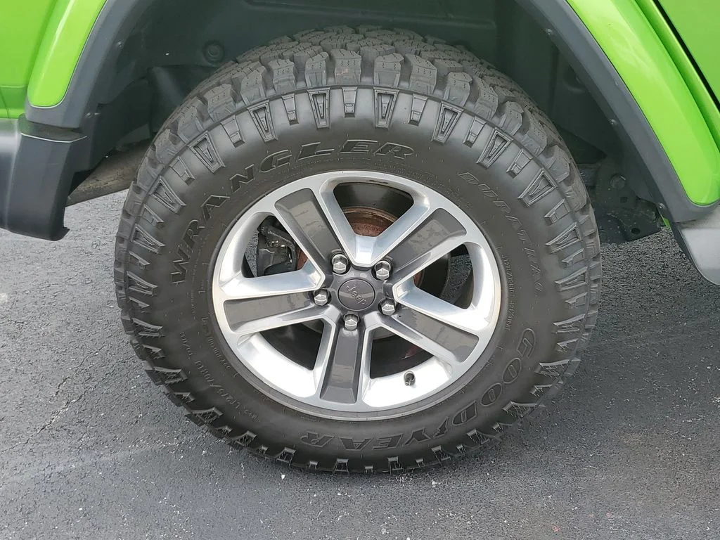 Used 2018 Green Jeep Unlimited Sahara image 5