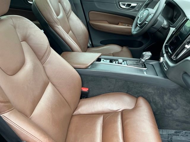Used 2019 White Volvo T5 Momentum image 45
