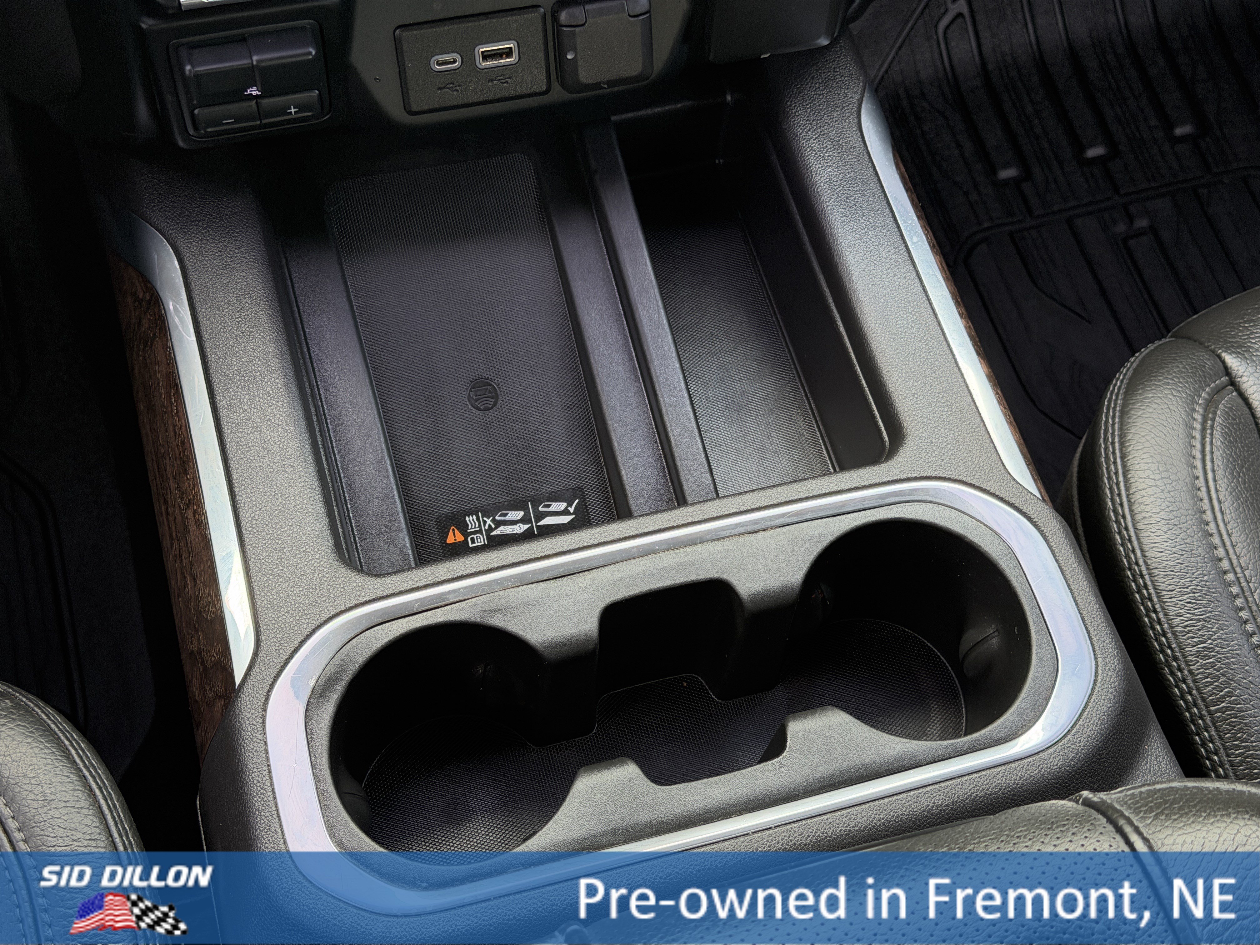 Used 2021 White Frost Tricoat GMC Denali image 13