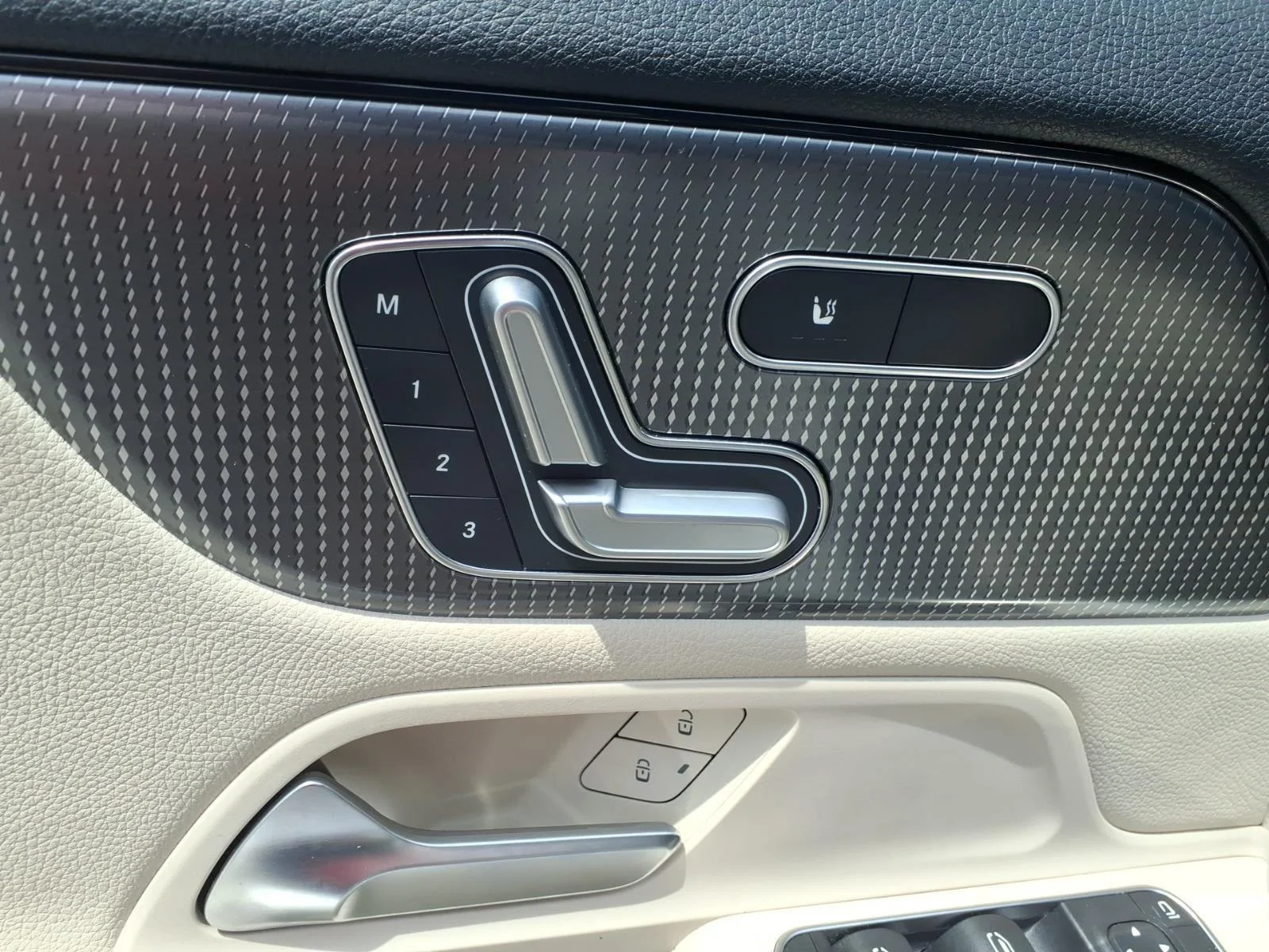 Used 2023 Polar White Mercedes-Benz GLA 250 image 21